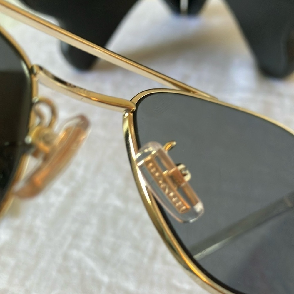 Coach: Shiny Light Gold (HC 7107) Sunglasses- Gold Tone- Case & Cloth - Picture 8 of 16